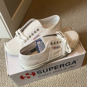 COPY - NWT Superga Cotu Classic 2750 • Women’s Size 8.5 • White/Gum soles